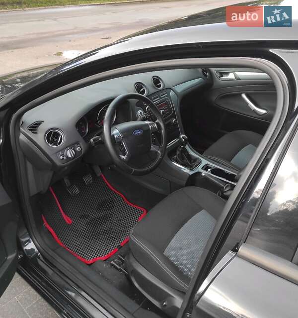 Лифтбек Ford Mondeo 2011 в Чернигове