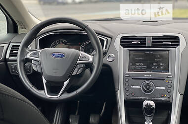 Седан Ford Mondeo 2015 в Луцке