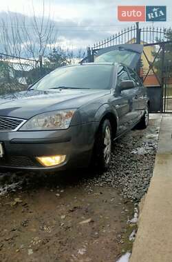 Хэтчбек Ford Mondeo 2005 в 