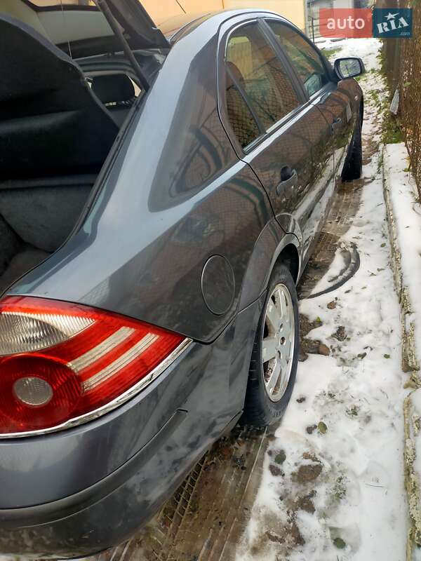 Хэтчбек Ford Mondeo 2005 в Львове