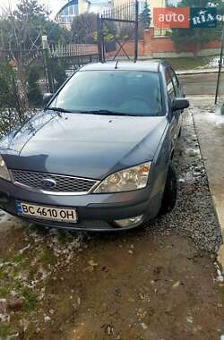 Хэтчбек Ford Mondeo 2005 в 