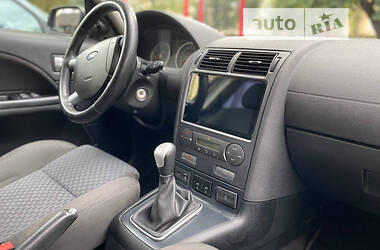 Лифтбек Ford Mondeo 2004 в 