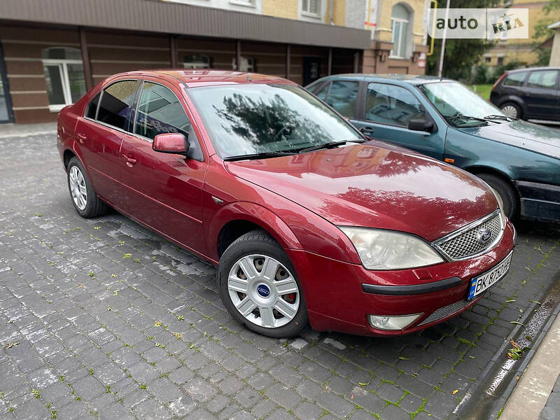 Лифтбек Ford Mondeo 2004 в 