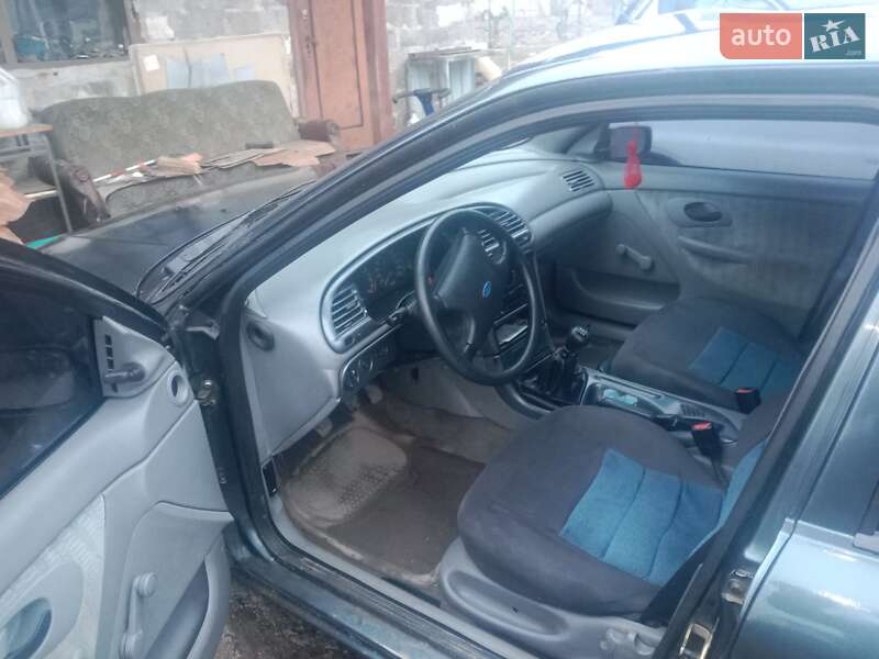 Седан Ford Mondeo 1993 в Василькове