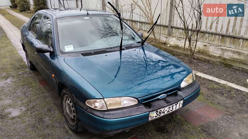 Лифтбек Ford Mondeo 1993 в Шумске