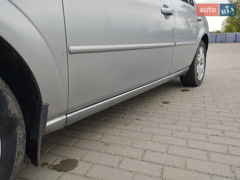 Лифтбек Ford Mondeo 2003 в Ковеле