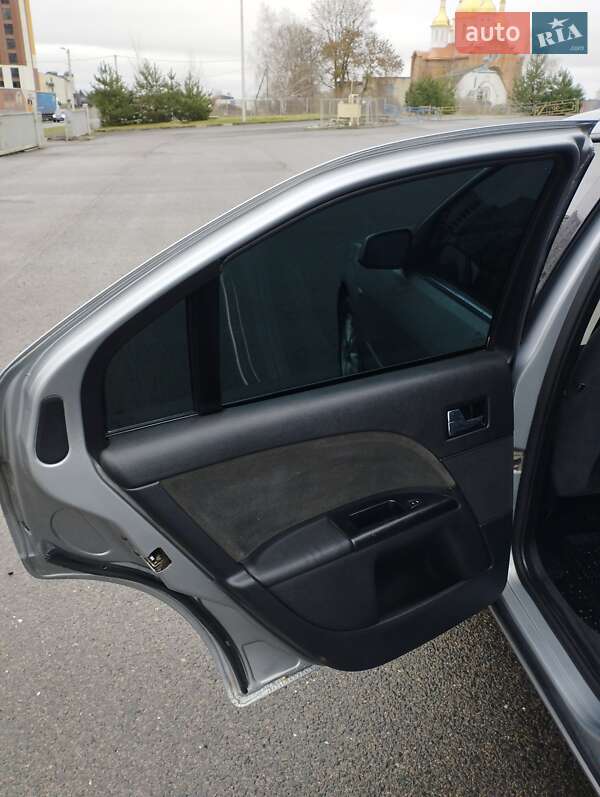 Лифтбек Ford Mondeo 2003 в Ковеле