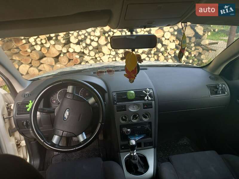 Универсал Ford Mondeo 2001 в Сваляве