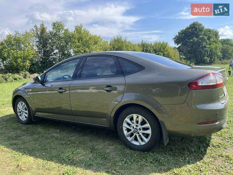 Седан Ford Mondeo 2012 в Ахтырке