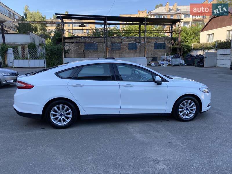 Седан Ford Mondeo 2016 в Киеве