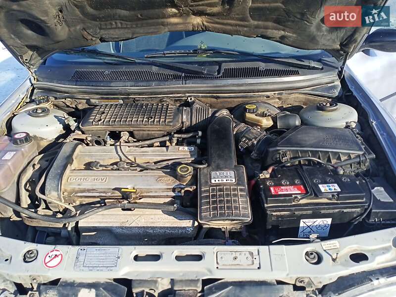 Седан Ford Mondeo 1995 в Новоселиці