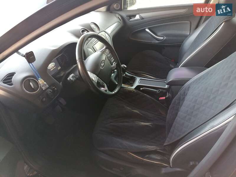 Универсал Ford Mondeo 2014 в Остроге