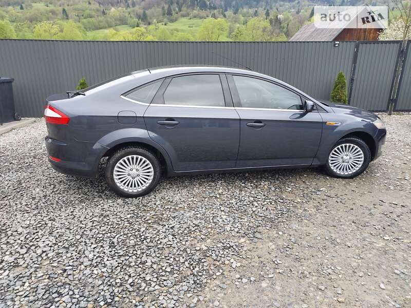 Седан Ford Mondeo 2010 в Рахове