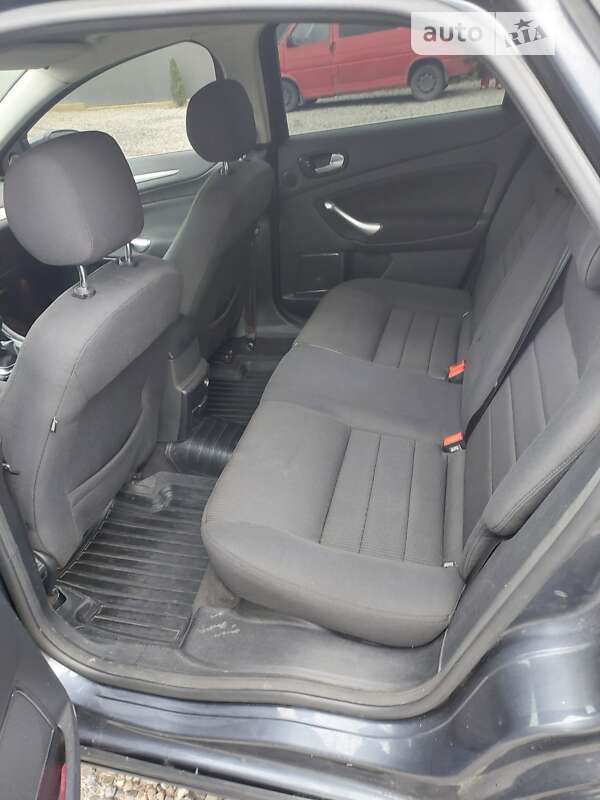 Седан Ford Mondeo 2010 в Рахове