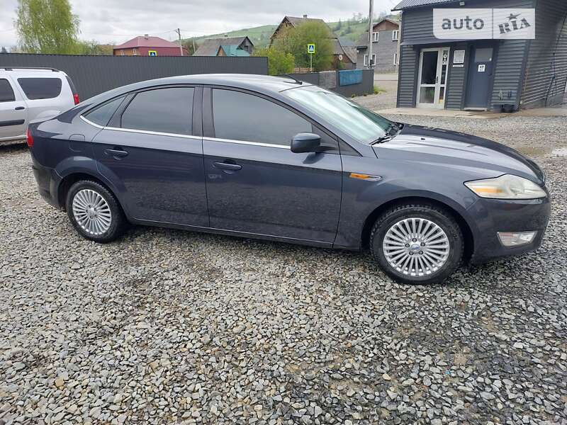 Седан Ford Mondeo 2010 в Рахове