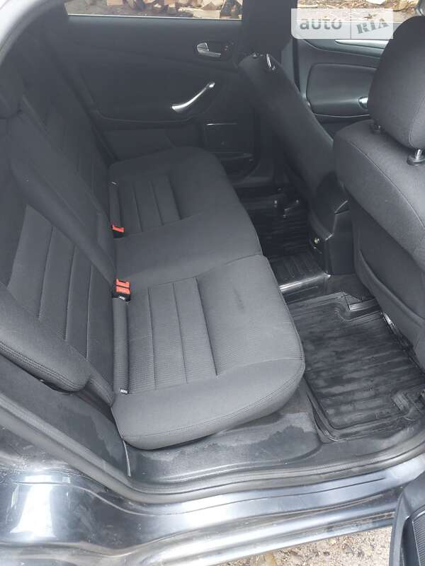 Седан Ford Mondeo 2010 в Рахове