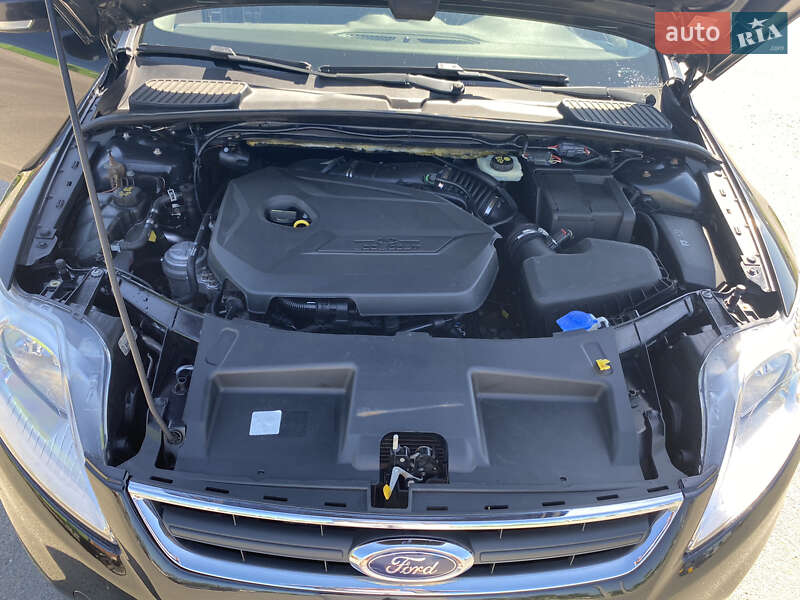 Седан Ford Mondeo 2012 в Буче