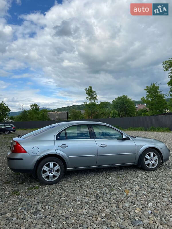 Лифтбек Ford Mondeo 2004 в Рахове