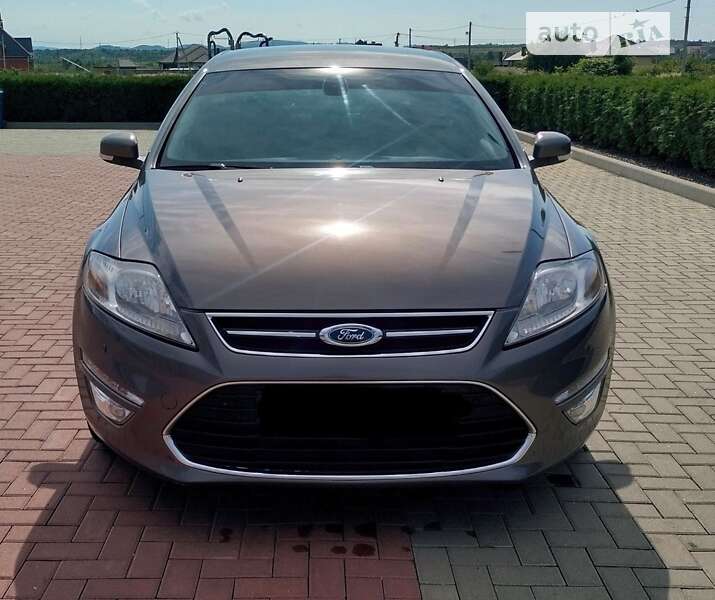 Седан Ford Mondeo 2012 в Хусте