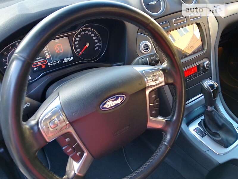 Седан Ford Mondeo 2012 в Хусте