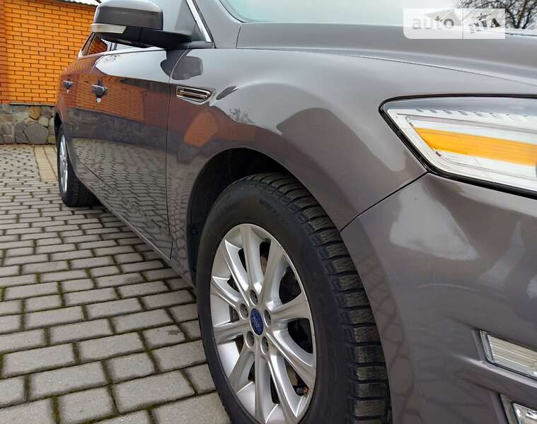 Седан Ford Mondeo 2012 в Хусте