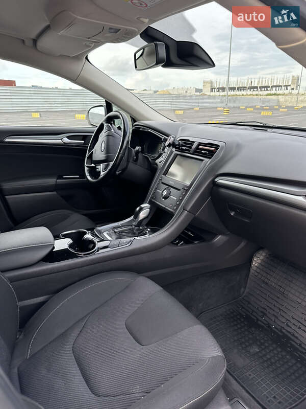 Седан Ford Mondeo 2015 в Львове