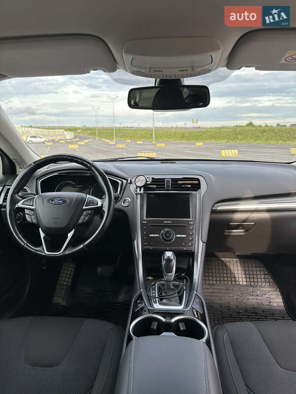 Седан Ford Mondeo 2015 в Львове
