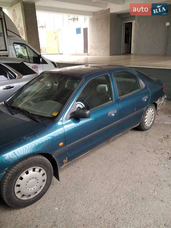 Седан Ford Mondeo 1994 в Новояворовске