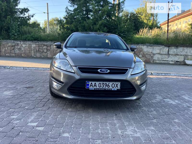 Седан Ford Mondeo 2011 в Подволочиске