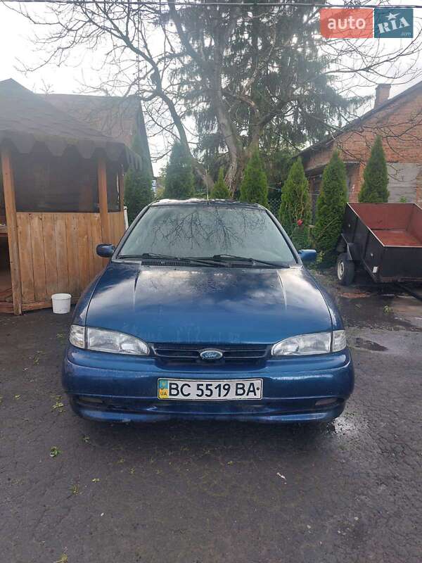 Седан Ford Mondeo 1994 в Львове