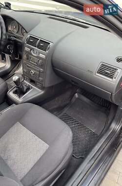 Седан Ford Mondeo 2004 в 