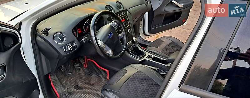 Седан Ford Mondeo 2010 в Лозовой