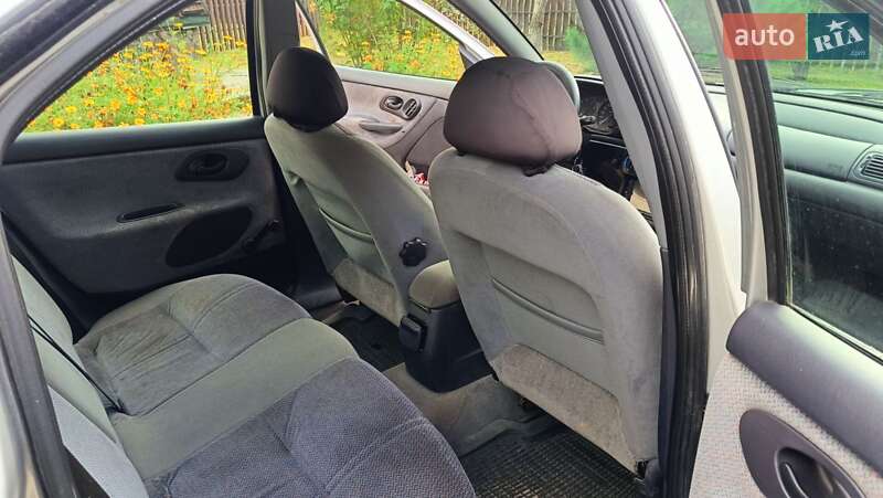 Седан Ford Mondeo 1998 в Долине