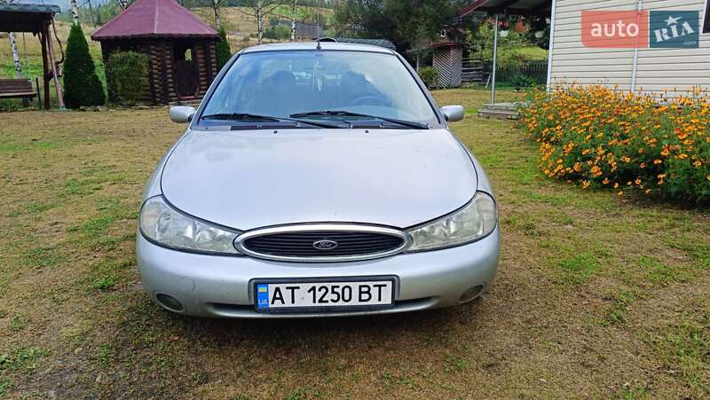 Седан Ford Mondeo 1998 в Долине