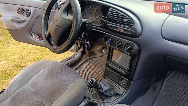 Седан Ford Mondeo 1998 в Долине