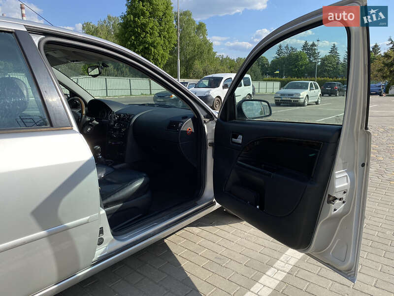 Ліфтбек Ford Mondeo 2001 в Луцьку