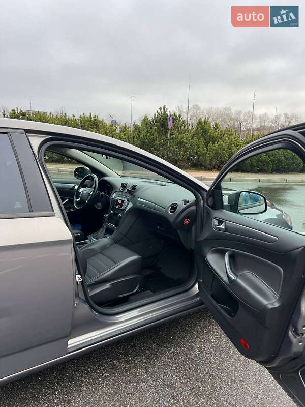Лифтбек Ford Mondeo 2013 в Киеве