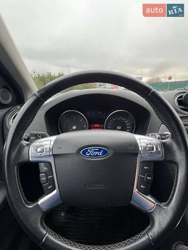 Лифтбек Ford Mondeo 2013 в Киеве