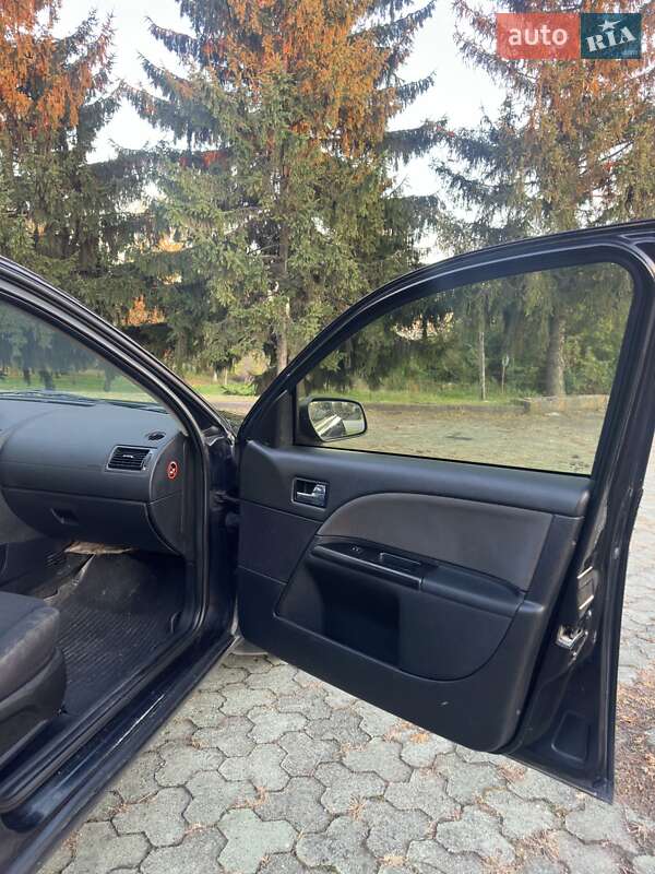 Седан Ford Mondeo 2005 в Дубні