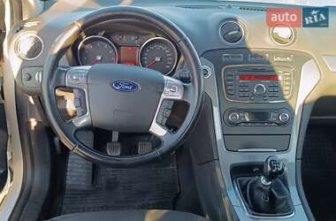 Седан Ford Mondeo 2012 в 