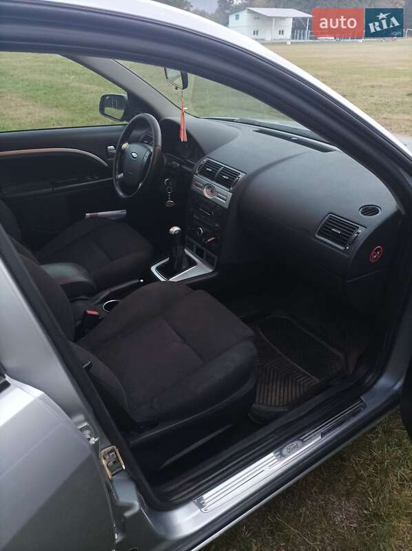Універсал Ford Mondeo 2004 в Чернівцях