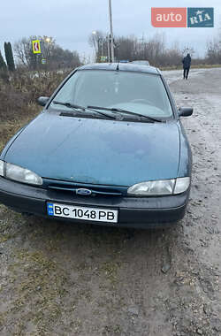 Седан Ford Mondeo 1993 в Городке