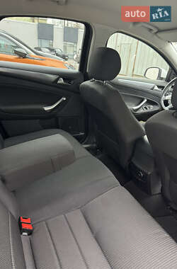Седан Ford Mondeo 2012 в 