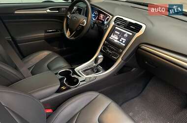 Седан Ford Mondeo 2015 в 
