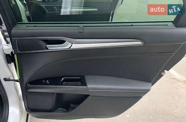 Седан Ford Mondeo 2015 в 