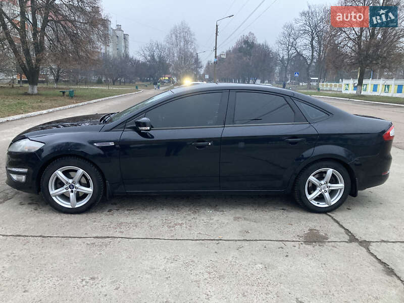 Седан Ford Mondeo 2010 в Варві