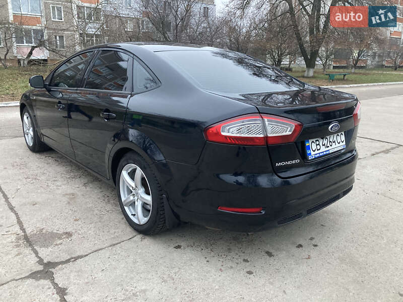 Седан Ford Mondeo 2010 в Варві