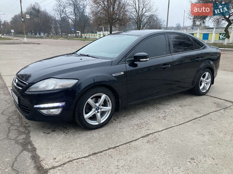 Седан Ford Mondeo 2010 в Варві