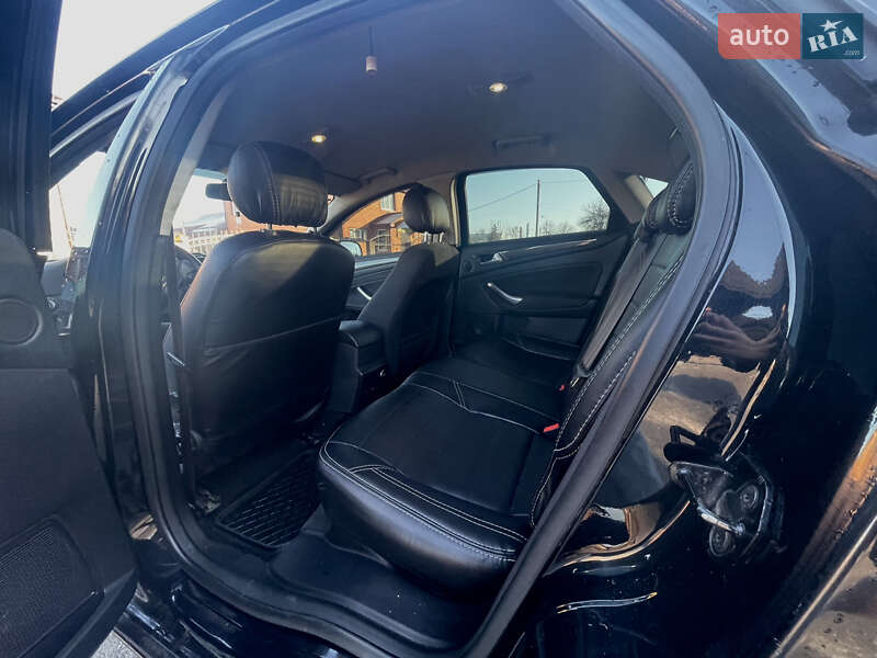 Седан Ford Mondeo 2012 в Шполе