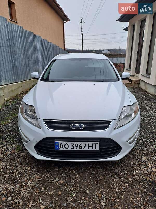 Седан Ford Mondeo 2012 в Мукачево